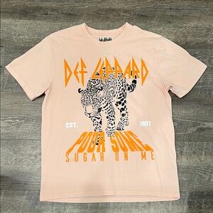 Def Leppard Graphic T-Shirt in Peach/Pink